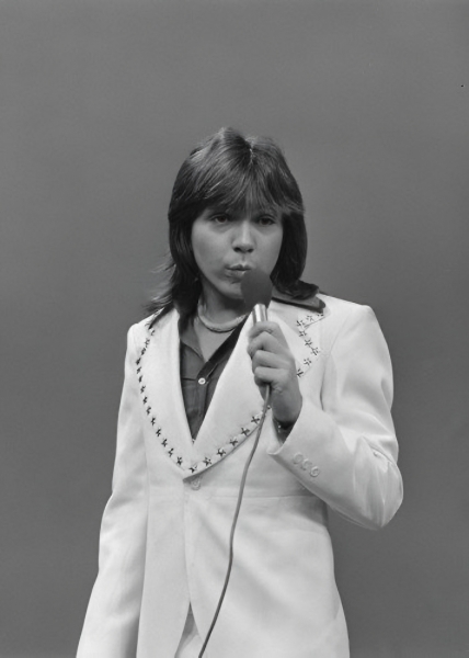 David sings If I Didn't Care