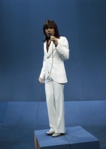 David sings If I Didn't Care