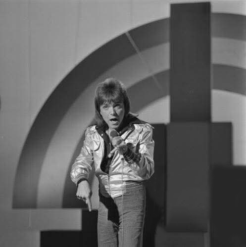 David sings 'I Write The Songs'